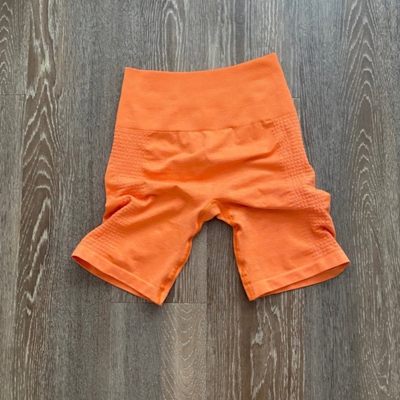 Alphalete biker shorts - Picture 3 of 4